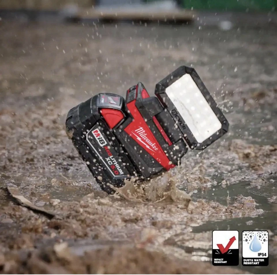 Luz de inundación ROVER inalámbrica de iones de litio de 18 voltios Milwaukee M18 con (1) M18 2,0 Ah Foto 3 de 4