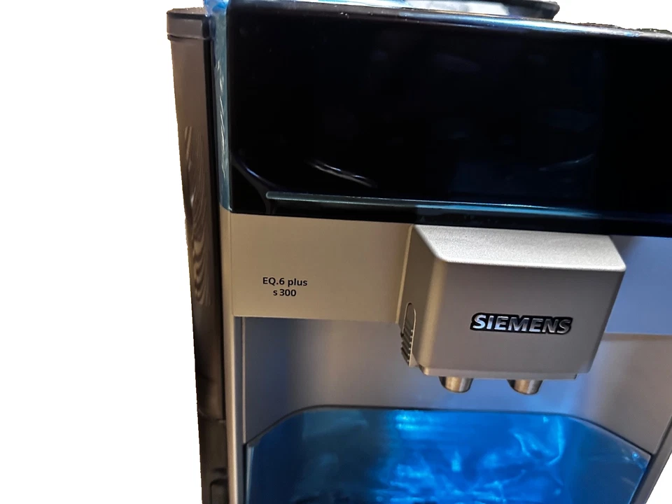 Siemens EQ.6 plus s300 Kaffeevollautomat -silber/schwarz gereinigt - DE-Händler - Bild 2 von 4