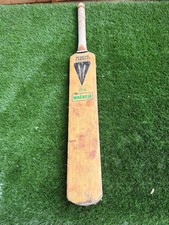 DUNCAN FEARNLEY MAGNUM LONG HANDLE CRICKET BAT. 2lb 10oz. FREE POST