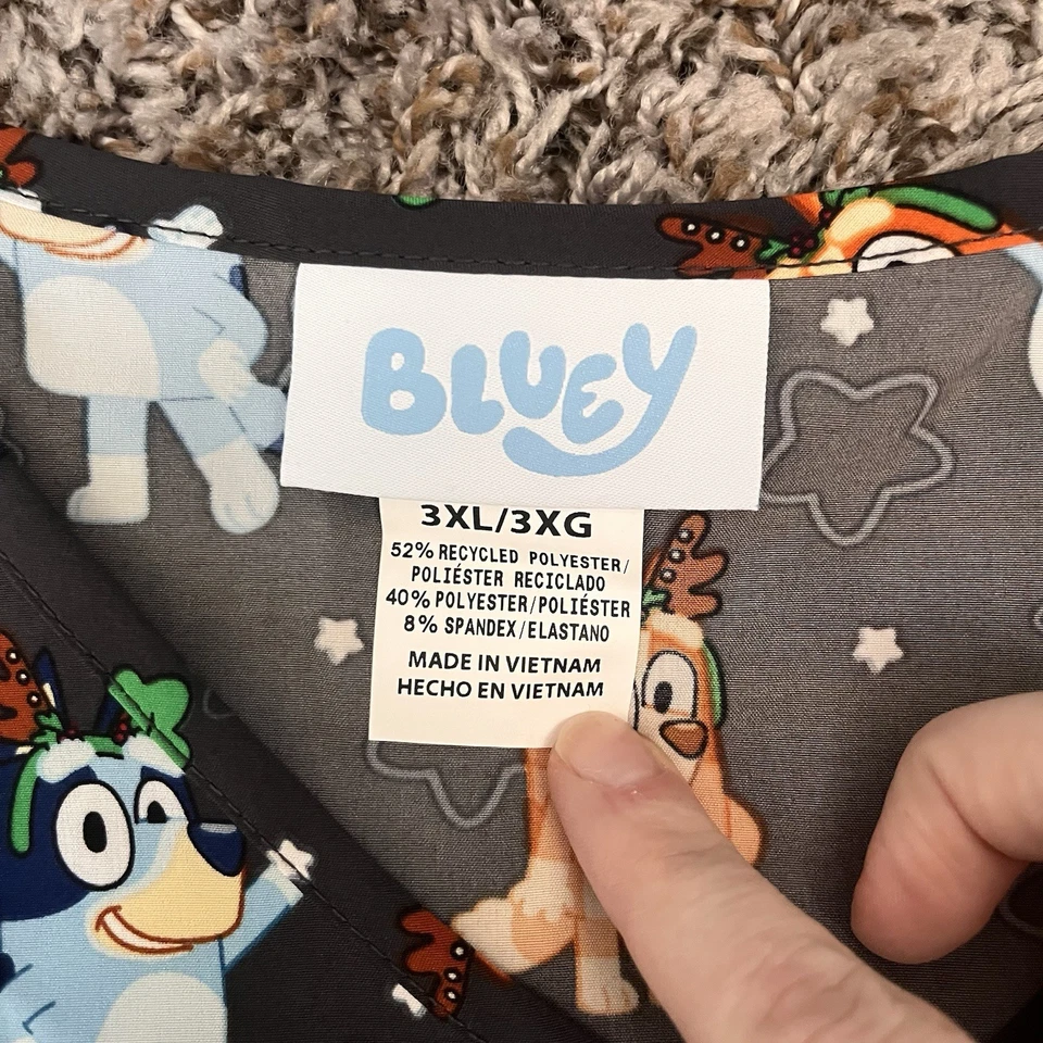 Bluey Bingo dog gray Christmas scrub top NWT 3XL women’s blue orange  - Image 4 of 4