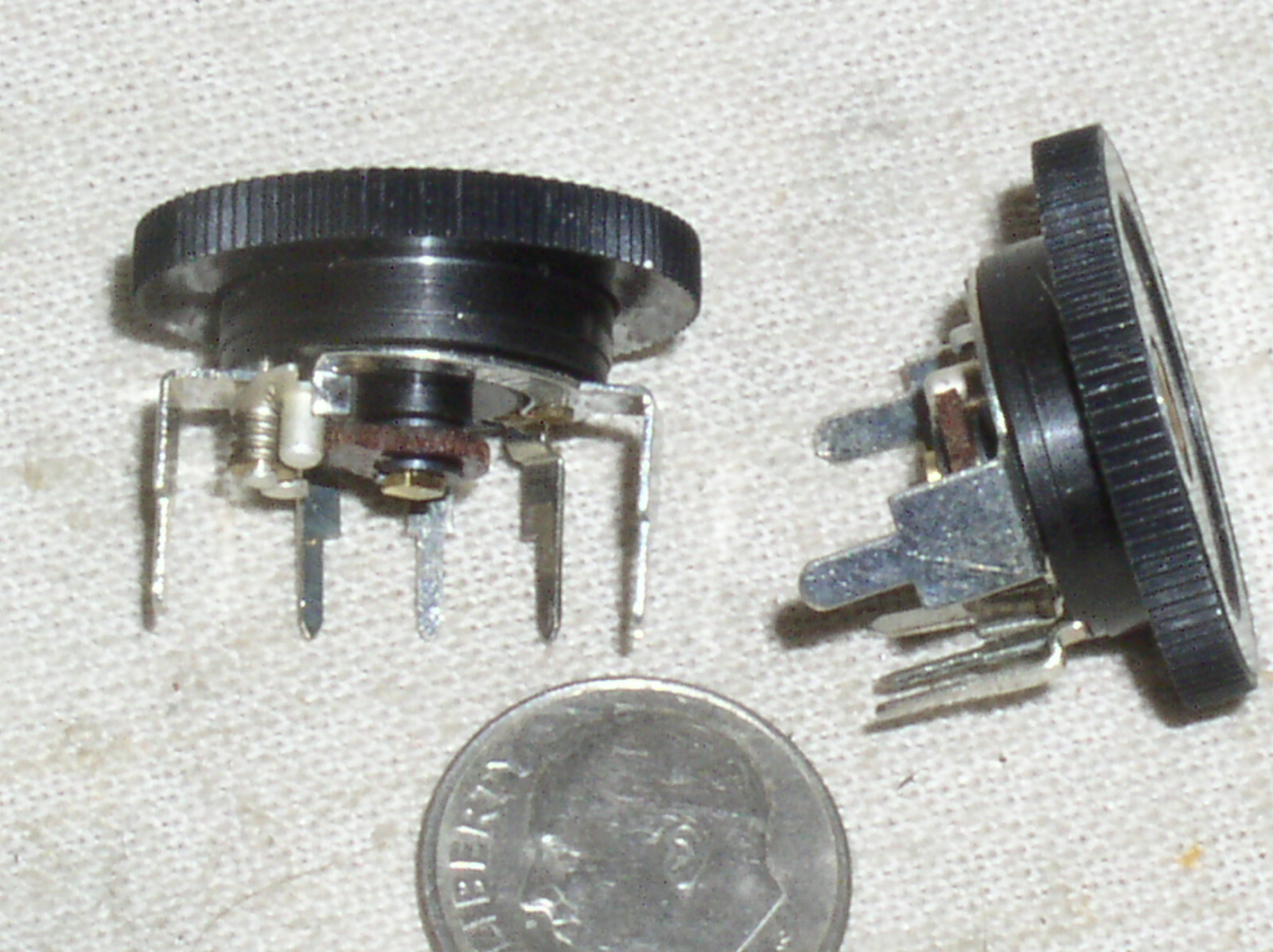 2 PIHER 10K AUDIO TAPER VOLUME CONTROL THUMBWHEEL POT POTENTIOMETER W