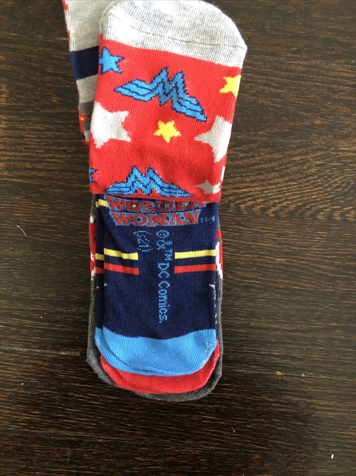 DC 漫画/WB 神奇女侠袜子,青少年,成人,5 件装新奇袜子,尺寸 4-10 全新带标签 — 第 4/4 张图片