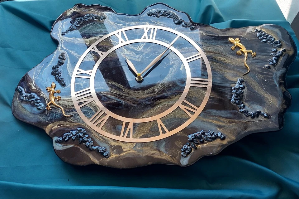 Wanduhr aus Epoxidharz, handgefertigt, Geoda 60 x 40 cm - Bild 3 von 4