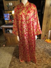 NEW, BEAUTIFUL  ELEGANT NATORI DEEP RED WT GOLD FLORAL DESIGN LOUNGE/ROBE SZ M