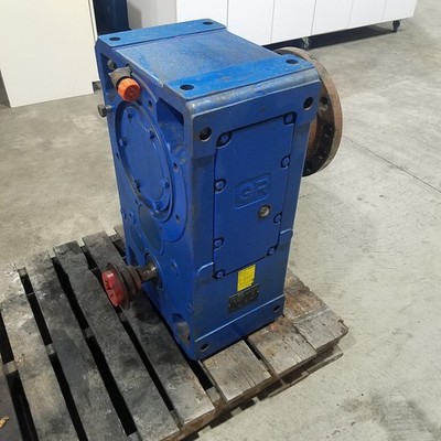 Rossi Motoriduttori R3I200-UP2A, 52.6 Rating, 60HP Helical Gear Reducer - USED