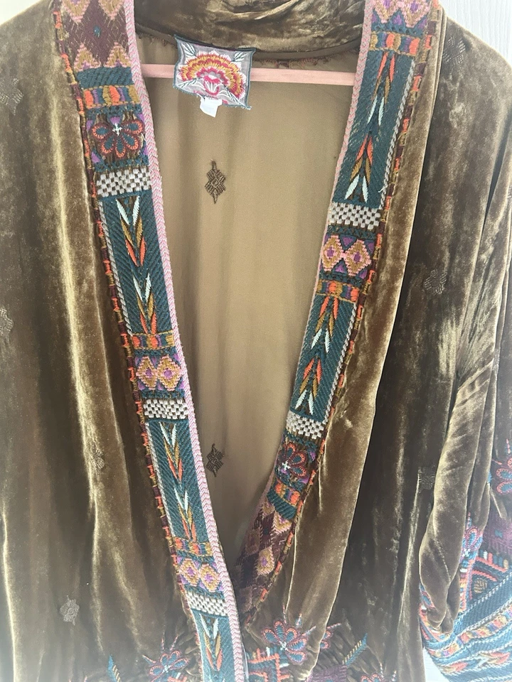 Beautiful and Elegant Johnny Was Olive Velvet Kimono XL - Image 3 of 4