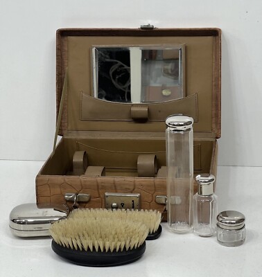Schöner Vintage Art Deco Kunstleder Koffer mit Kosmetikbeschlägen