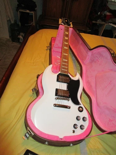 Epiphone 1961 Les Paul SG Standard Aged Classic White with case