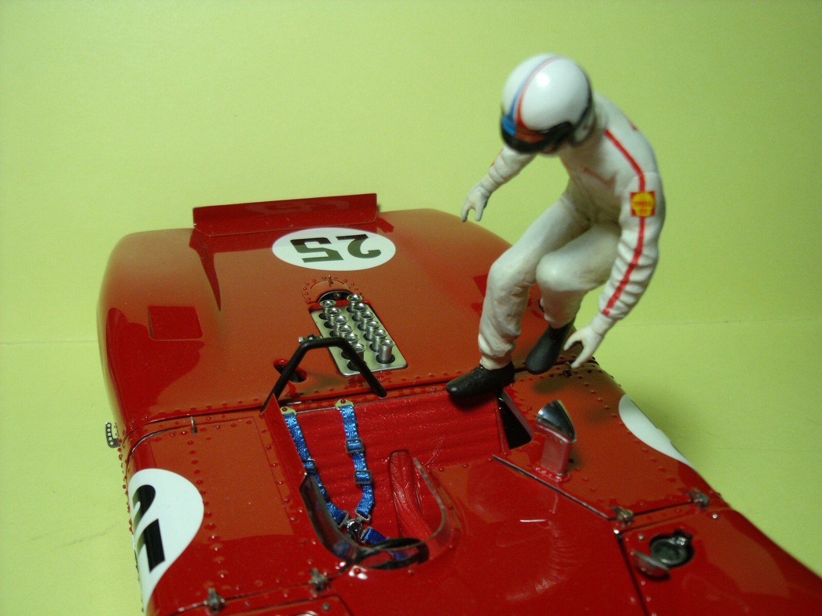 Figurine 1/18 Chris Amon à peindre pour diorama automobile Spark et CMC Vroom