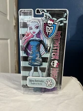 2012 MONSTER HIGH ABBEY BOMINABLE FASHION PACK GIFT SET  Read description