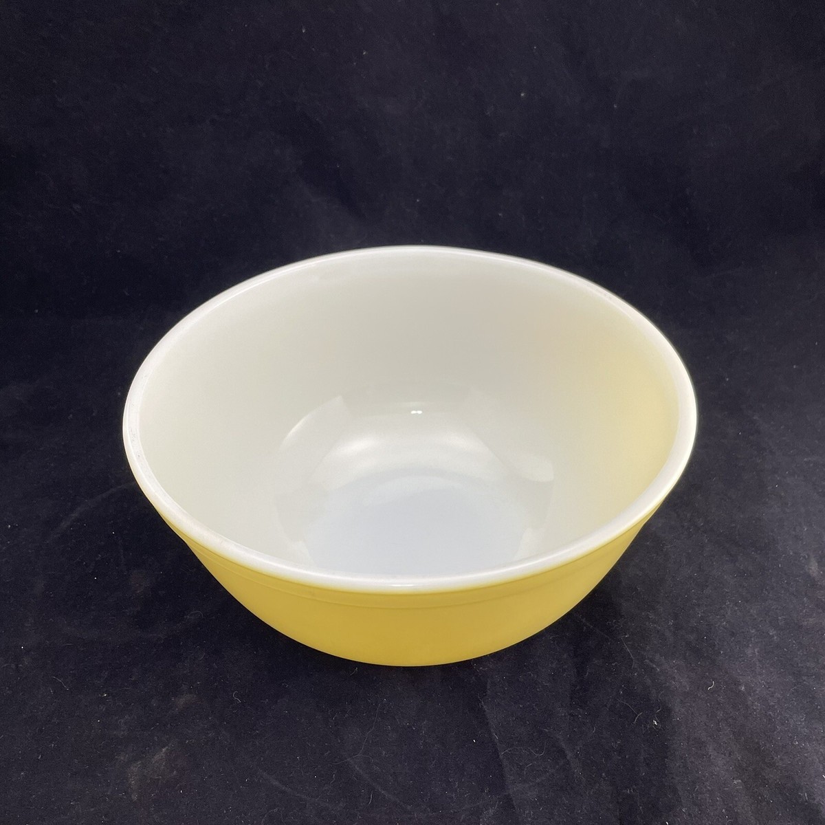 VTG PYREX YELLOW Round 2.5 Quart 403 Mixing Nesting Bowl