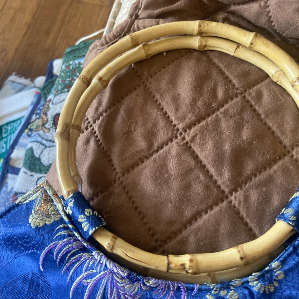 Сумочка в азиатском стиле с шелковыми парчовыми и бамбуковыми ручками - Изображение 4 из 4