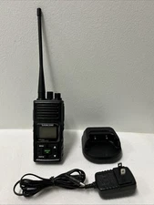 SAMCOM FPCN30A LONG RANGE UHF 2 WAY HANDHELD RADIO WALKIE TALKIE W/ CHARGER BASE