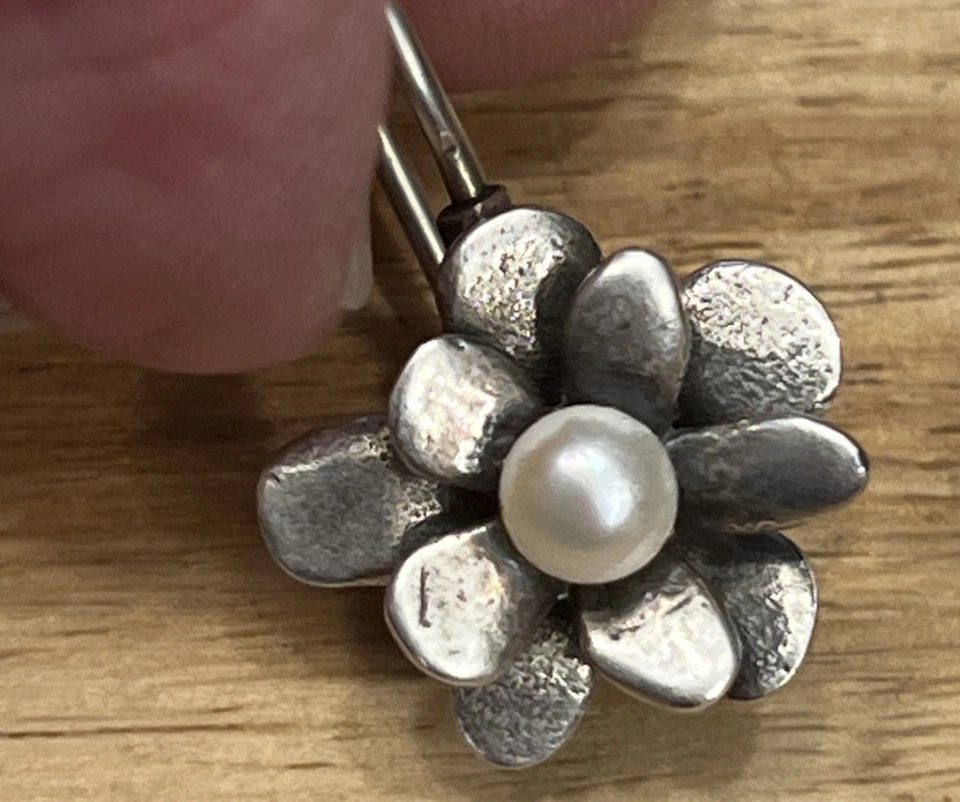 Pendiente de flor Silpada "Love Bloom" de colección con perla de agua dulce con alambre francés. Foto 4 de 4