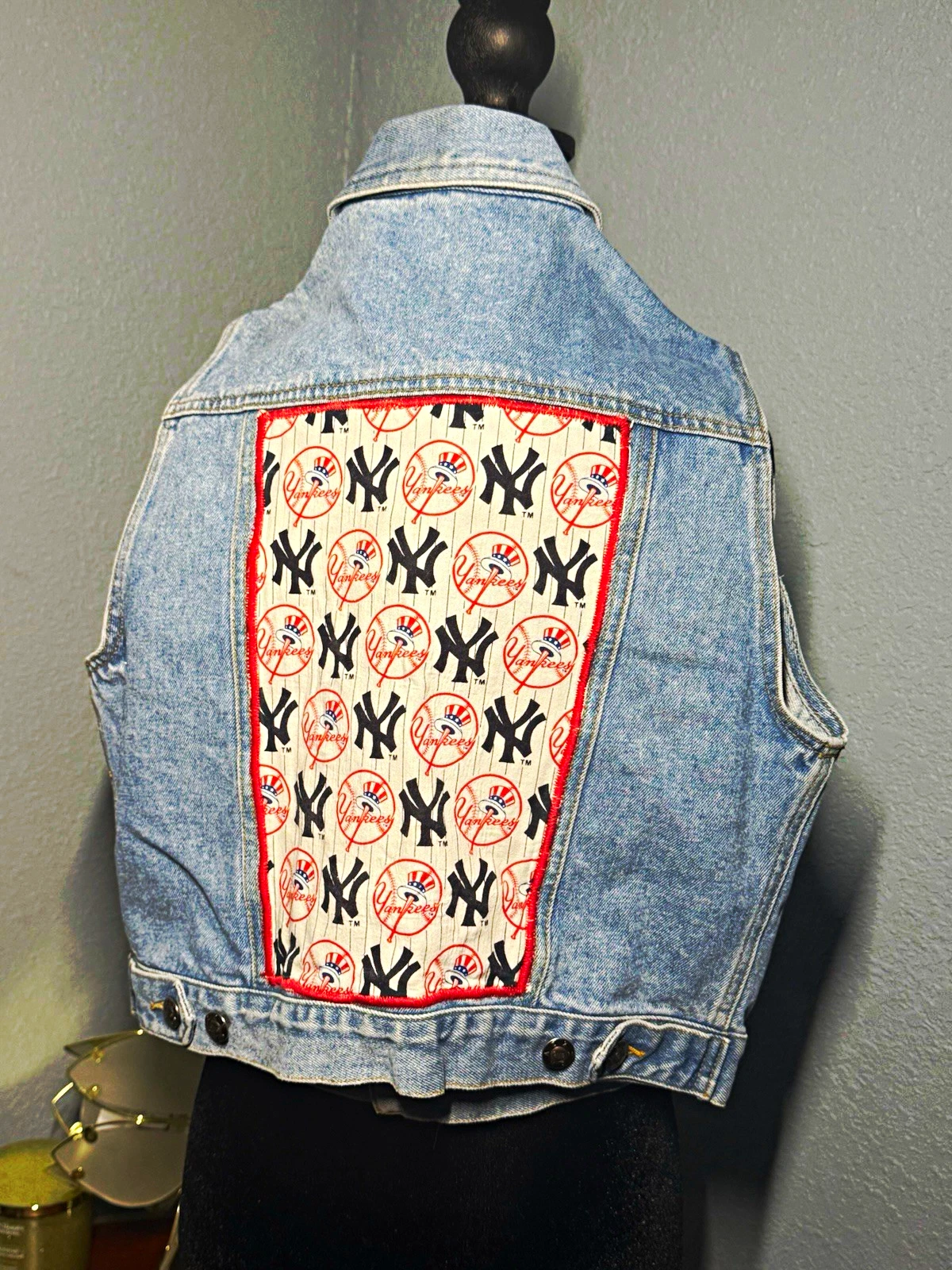 Vintage 90s Chazzz by Charles Ghailian Custom NY Yankees Denim Vest - Size M image 1