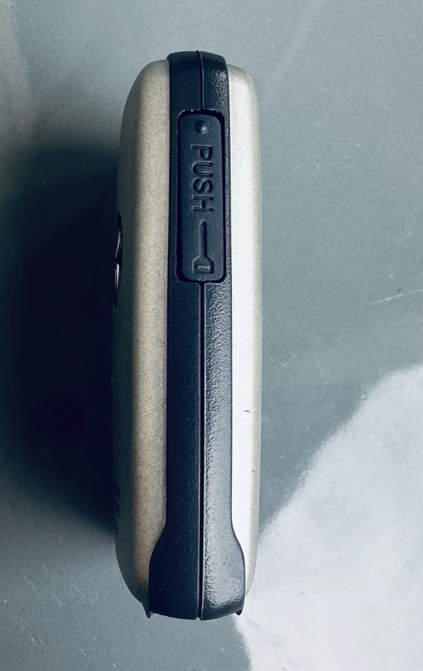 NEW 89904-06041 GENUINE TOYOTA OEM REMOTE TRANSMITTER KEY AVALON, CAMRY, COROLLA - Image 3 of 4