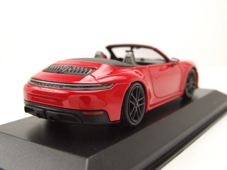 Porsche 911 (992.2) Carrera GTS Cabrio 2024 Rosso Modellino 1:43 Minichamps - Immagine 2 di 4