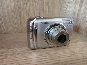 FUJIFILM FinePix A610 シルバー Amazon | Fujifilm FinePix A610デジタルカメラ(6MP、3倍光学ズーム