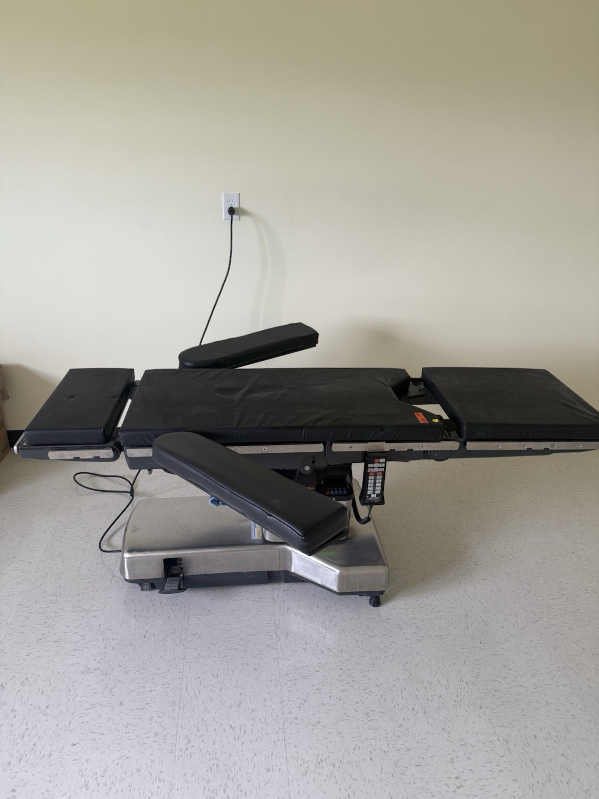 Steris Amsco 3080p surgical operating table