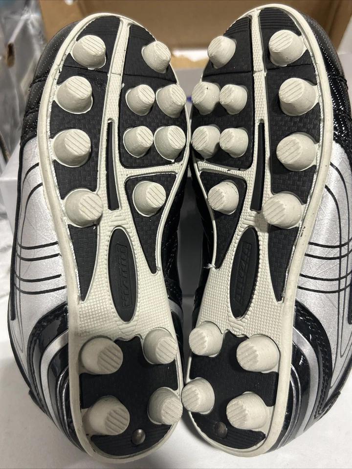Vizari Sport * Striker * Youth/Junior * Soccer Cleat * Black/Silver, Size 10C - Image 4 of 4