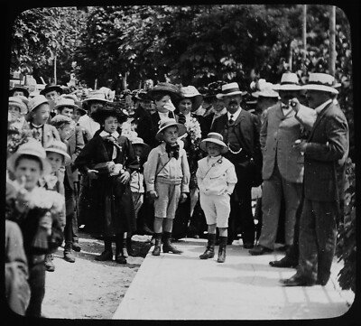 ZAUBERHAFTE LATERNENDIA SCHULAUSFLUG BEI LES AVANTS UM 1910 FOTO SCHWEIZ