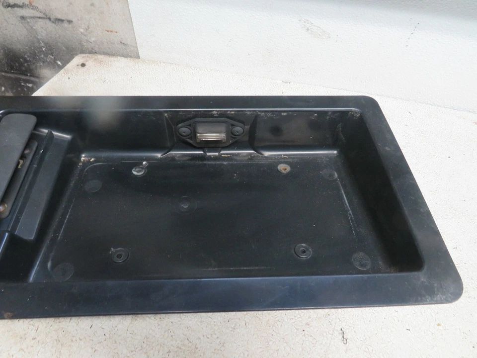 Ford E250 2008 08 manija de puerta de carga trasera y soporte de etiqueta de matrícula Foto 4 de 4