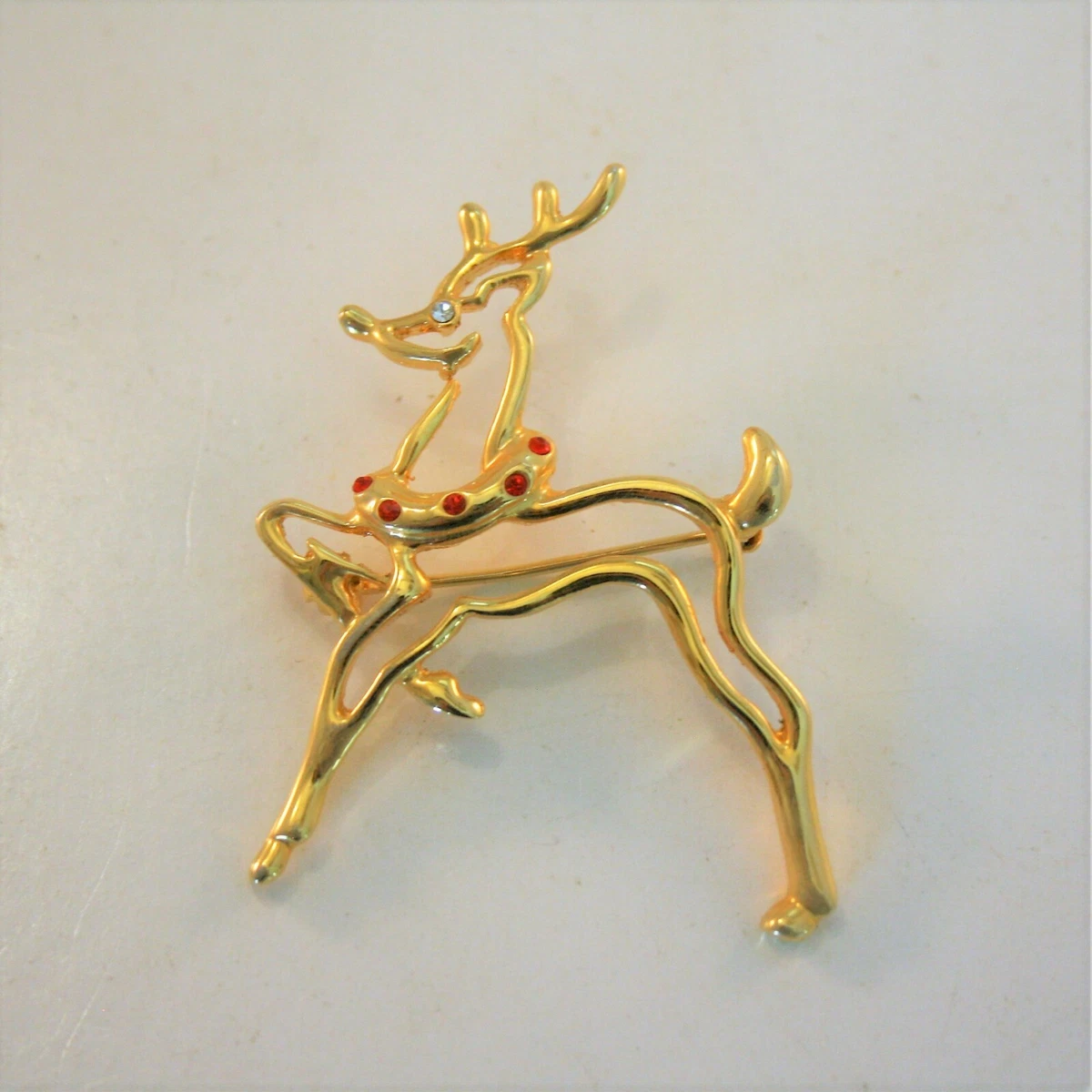 Reindeer pin outlet