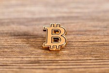 Bitcoin Pin Gold 