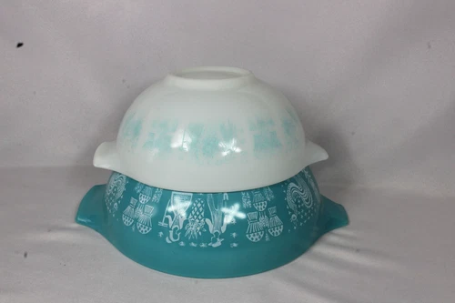 PYREX AMISH BUTTERPRINT CINDERELLA NESTING MIXING BOWLS 443 & 444