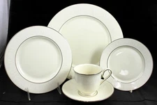 Lenox Courtyard Platinum 5 Piece Place Setting Manufacturer 2nd