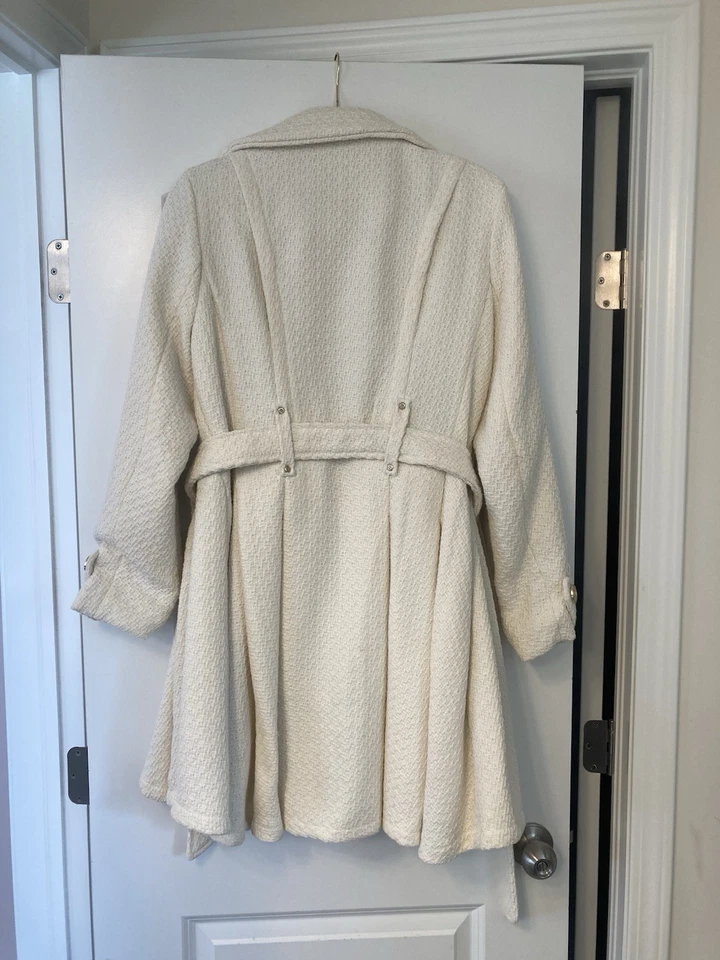 Gabardina Steve Madden Marfil Drama con Cinturón Silencioso Lujo Neutro Para Mujer’s L Foto 4 de 4