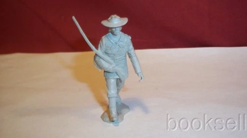 ORIGINAL 1960 MARX GUNSMOKE 54MM GRAY SP TRAPPER WALKING W/RIFLE IN CUSP OF ARM