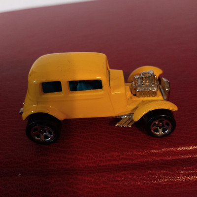 Hot Wheels 1932 Ford Vicky Hot Rod Yellow Diecast Car 1:64 Unboxed
