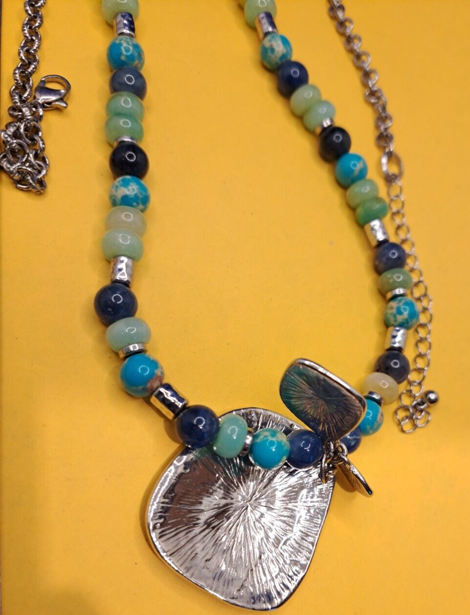 Vtg Southwest Style Necklace Turquoise/blue Beads w/3 Hammered Silver