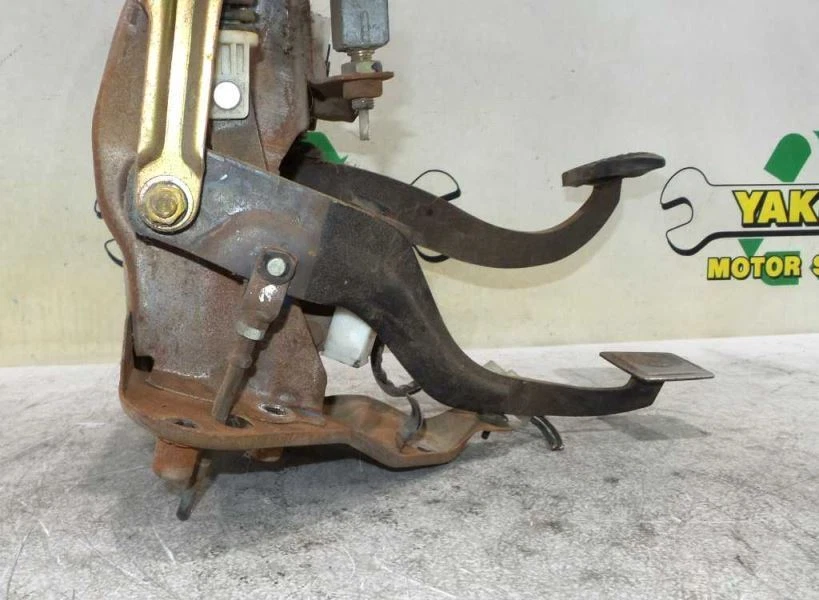 Conjunto de pedal de transmisión manual Mazda B2600 1990-1993 2,6 L 4X4 OEM Foto 3 de 4