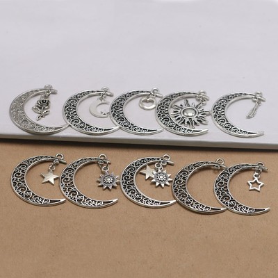 Eleganter antiker Silber Hohl Anhänger mit Mond Stern und Sonne Motiven