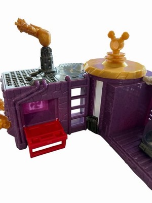 Treasure X Monster Gold Glow Mega Monster Lab Adventure Set Includes Gold Hand