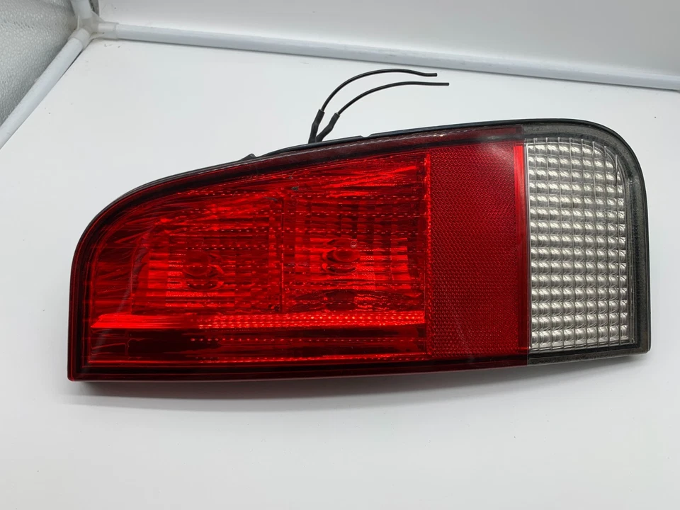 Luz trasera del lado del conductor Lincoln Aviator 2003-2005 OE B03B36003 Foto 2 de 4