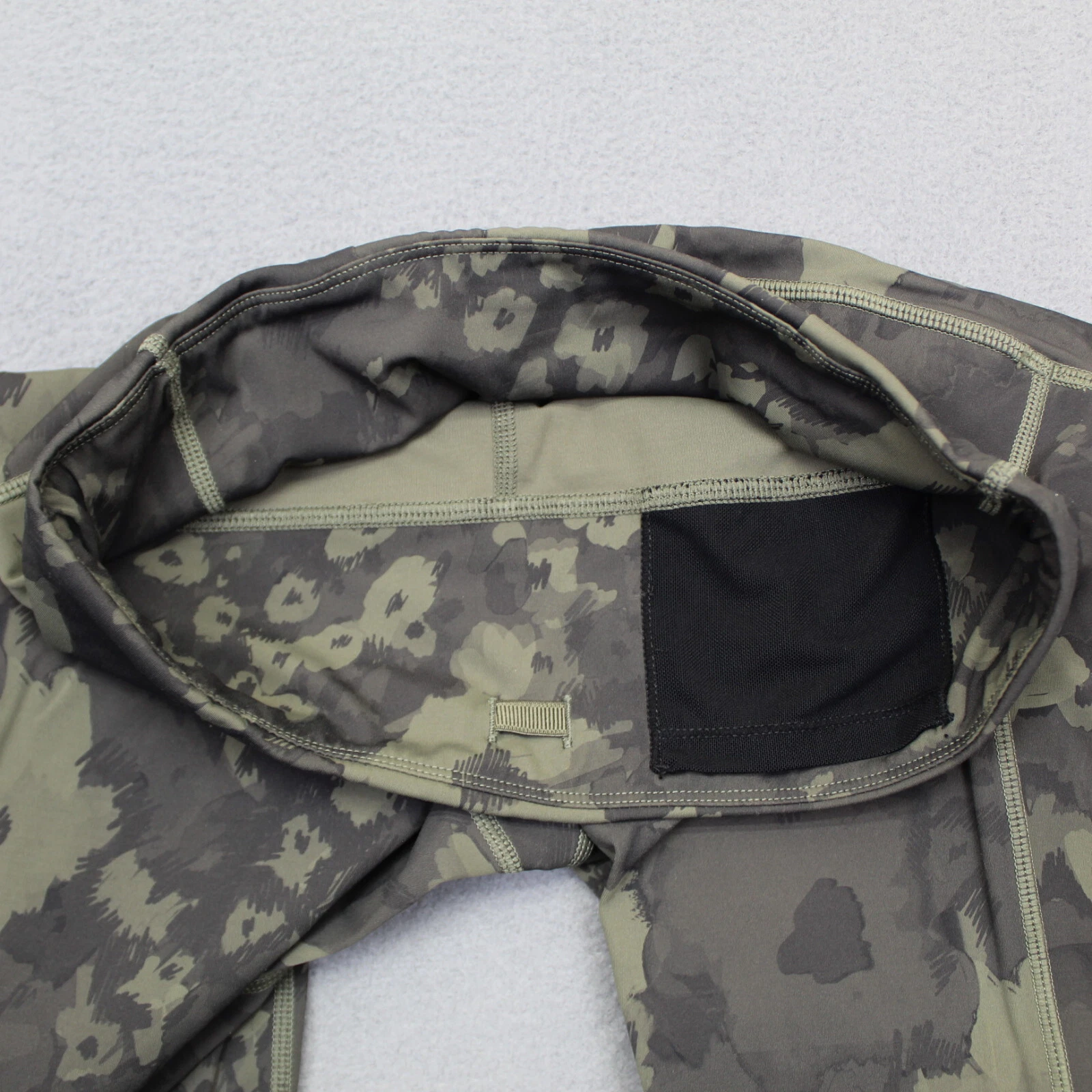 vuori stride performance zip pocket camouflage yoga leggings
