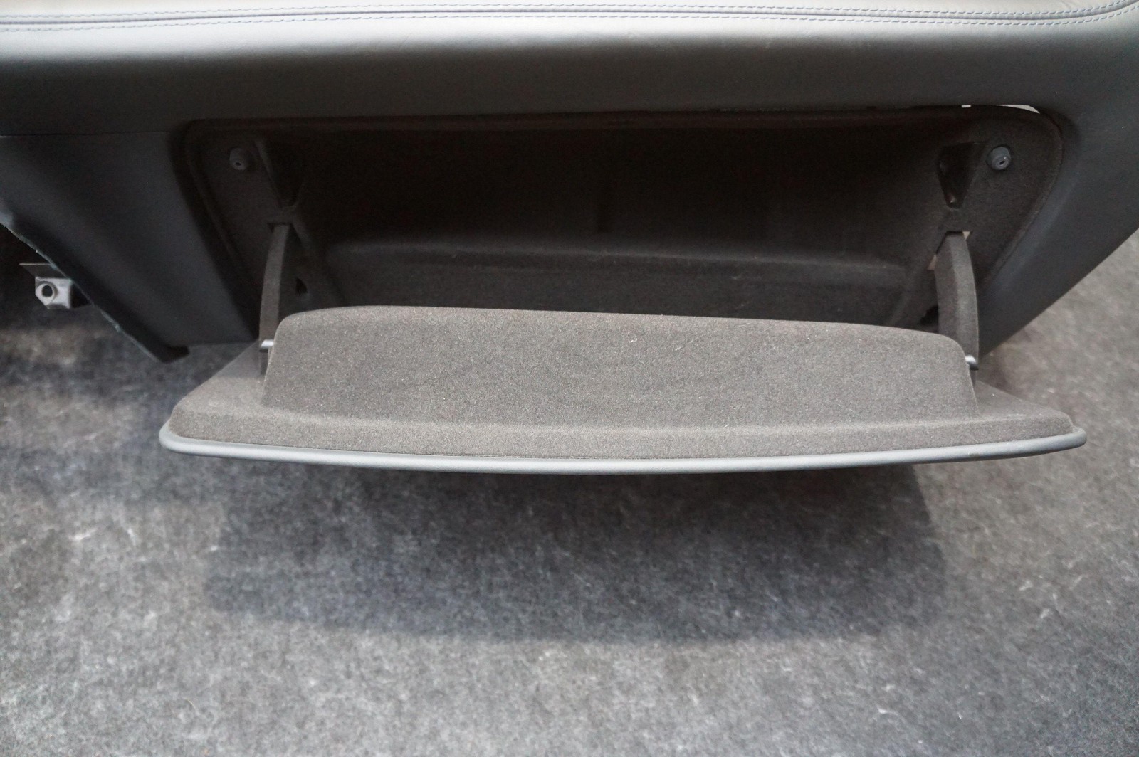 Dashboard Instrument Panel Glove Box Assembly 51459309379 BMW i8 2014-20 *Note*