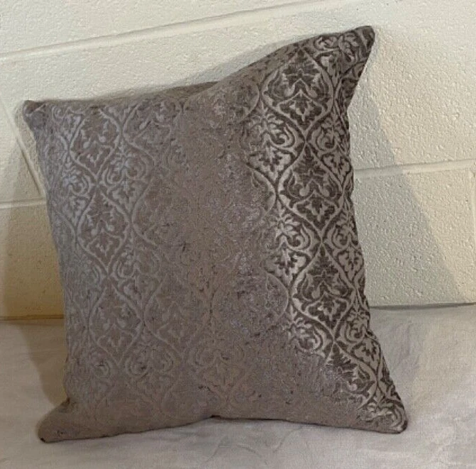 Throw Cushion/Accent 1 Pillow Medallion Silver Jacquard/Matelassé Zip Top - Image 4 of 4