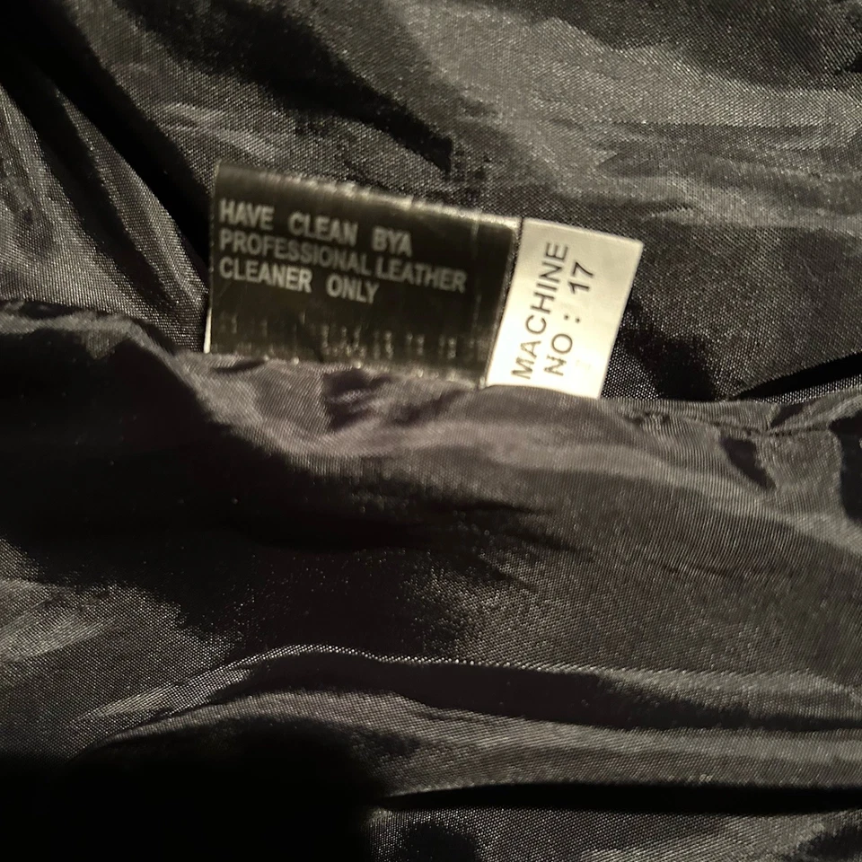 Milwaukee Men's Leather Motorcycle Jacket Size Large With Liner & Tags - Image 4 of 4