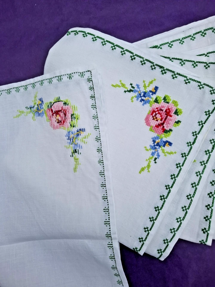 Lot 12 anciennes serviettes en lin ?? brodées décor floral art de la table - Photo 3/4