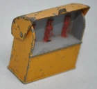 DINKY TOY (UK) - GARAGE OIL PUMP CABINET - YELLOW