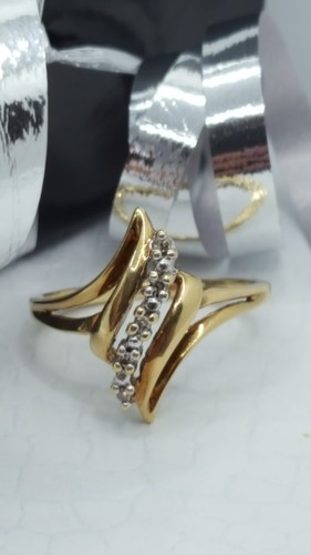 #353, 10k Real Gold Swirled REAL DIAMONDS, 2.40grs Sz8