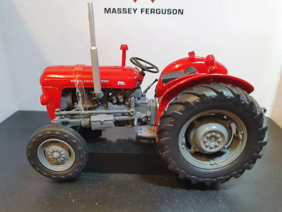 1:32 Massey Ferguson MF 35X Tractor 1962 Scale Classic Model UH Boxed 2701 - Image 3 of 4