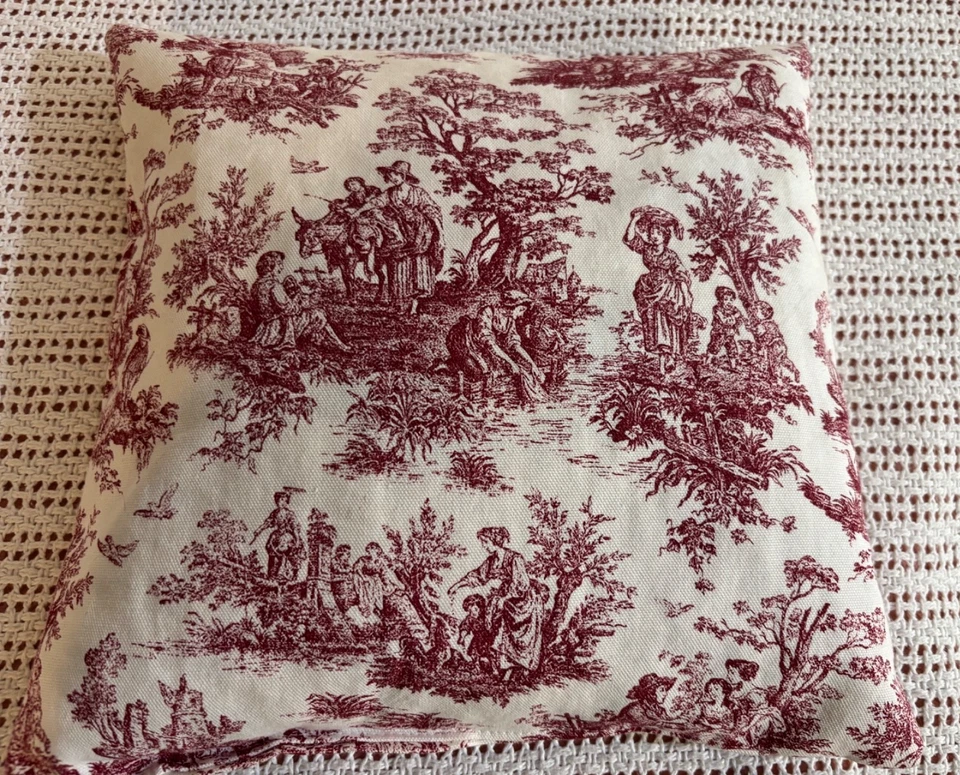 Красная туалетная подушка French Country 13 x 13 дюймов - Изображение 2 из 4