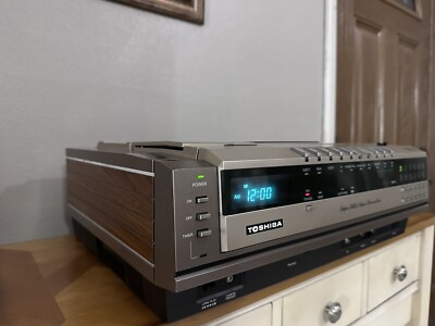 1981 Toshiba Betamax Video Cassette Recorder Model V-8500T. Rare