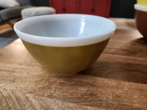Vintage Pyrex #402 Nesting/Mixing Bowl "Olive" 1 1/2 Quart