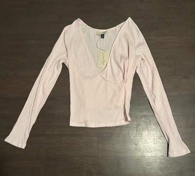 Universal Thread Women s M Pink Solid Ribbed Knit V-Neck Wrap Long Sleeve Top